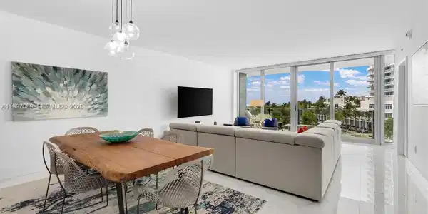 1 Collins Avenue