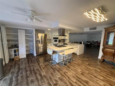 2606 NE 10 ST