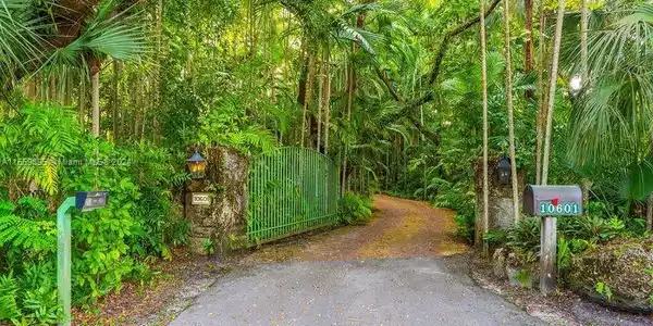 10601 Snapper Creek Rd