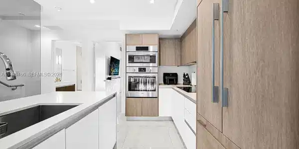 455 NE 39th St