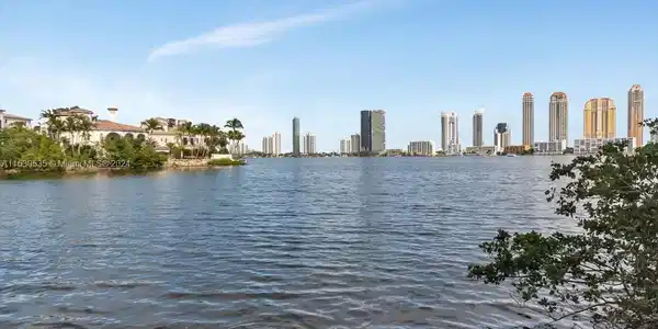 4000 Island Blvd