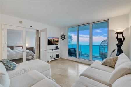 2301 Collins Ave