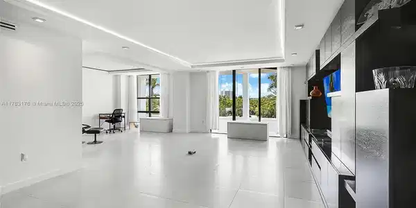 9801 Collins Ave