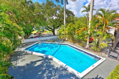 95 Edgewater Dr