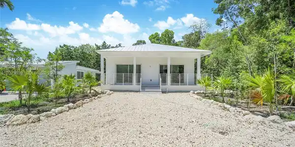 5 Bowen Dr