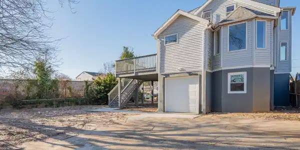 8 Myrtle Avenue