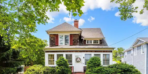 699 River Road