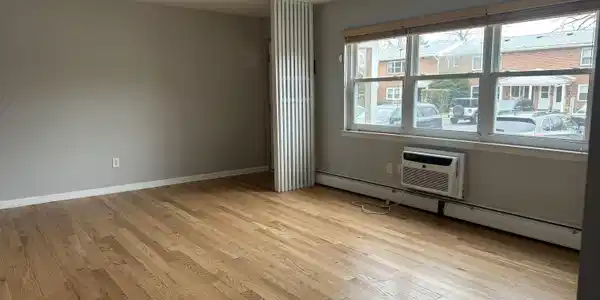 Image 4: Living Area 2