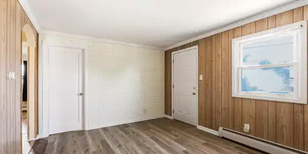 Image 4: Living room