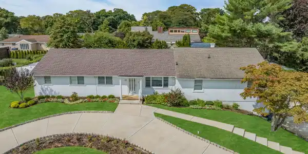 12 Lady Bess Drive