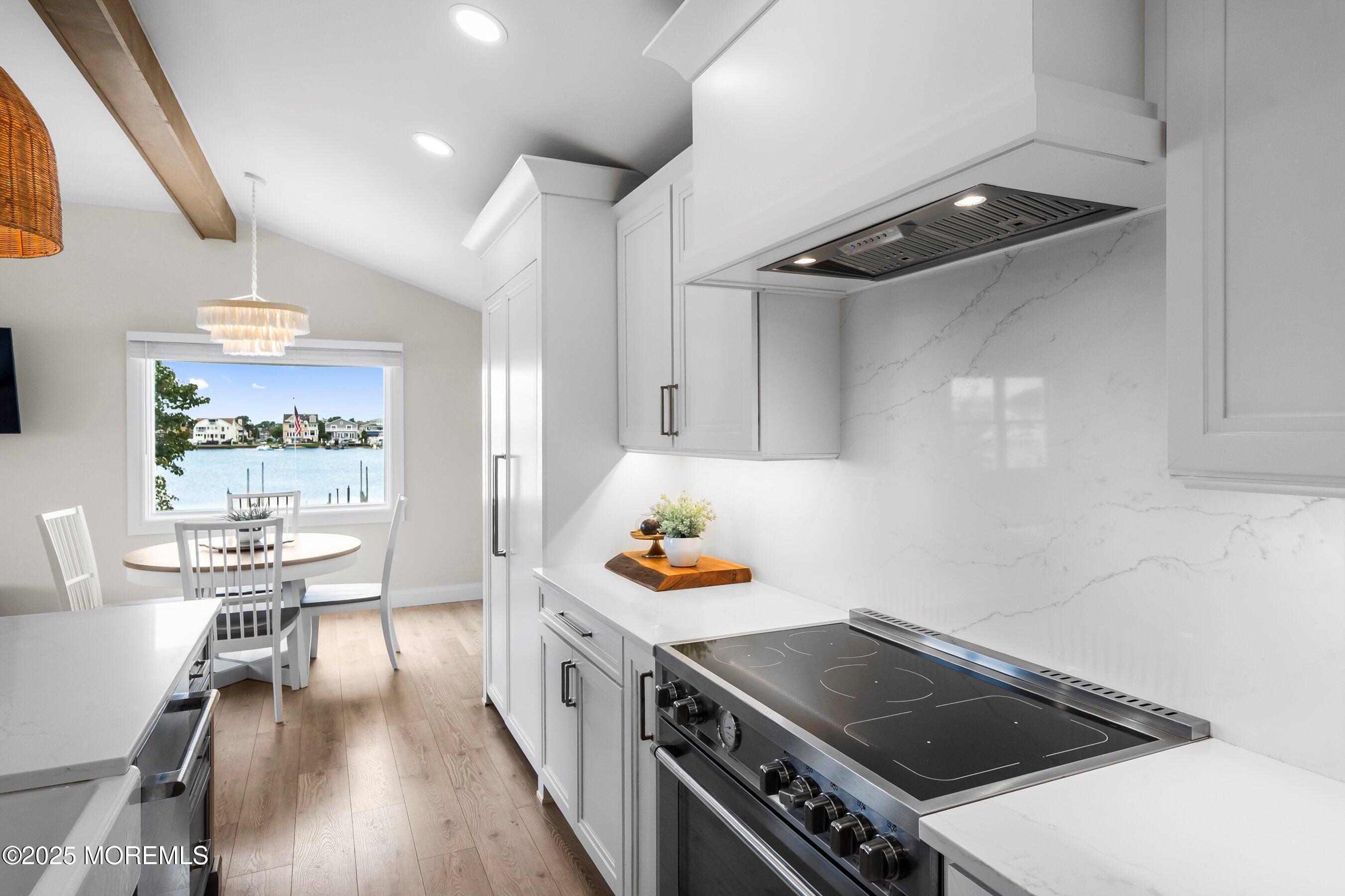 Image 4: 34-Kitchen 1E