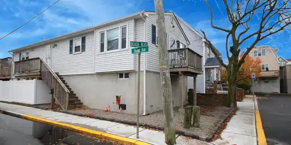 25 Beach Boulevard