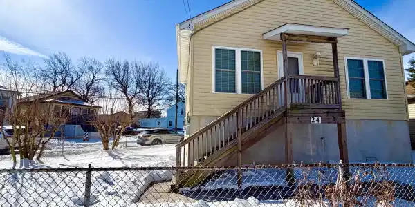 24 Woodland Avenue