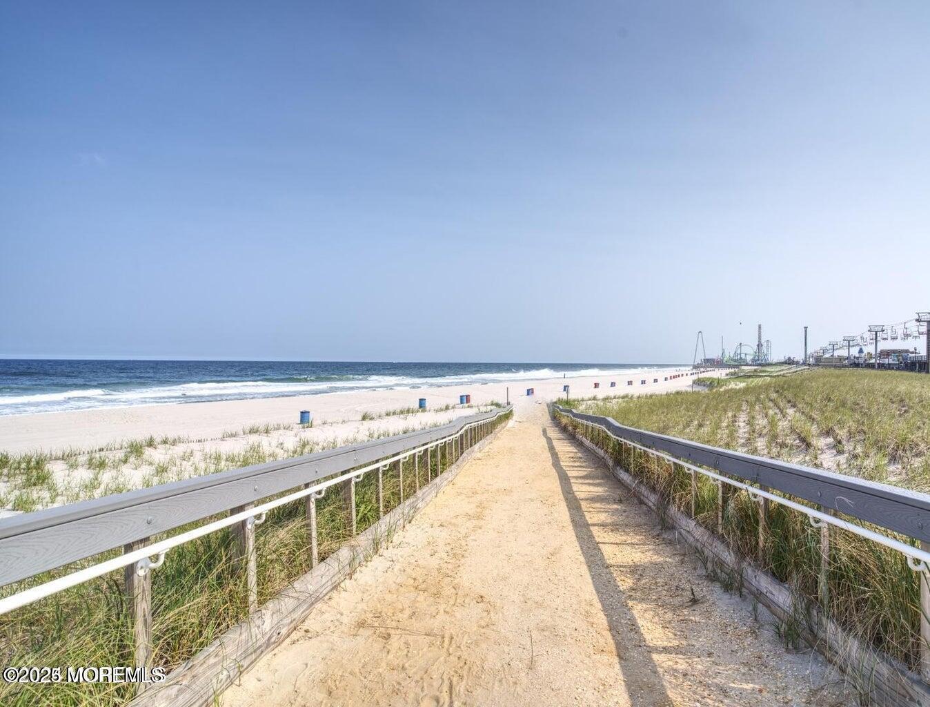 Image 4: photo beach access