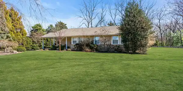 40 Willow Drive