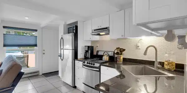 Image 3: Kitchen 2