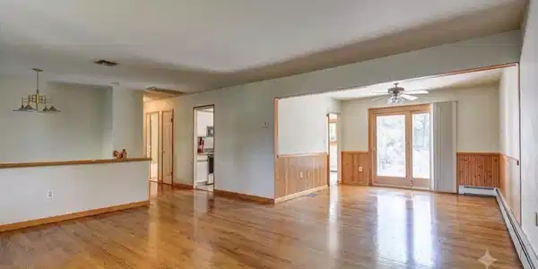 Image 3: Living Room
