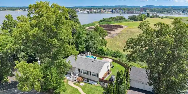 1099 Woodmere Drive
