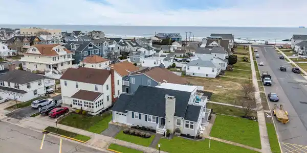 Image 4: 17-web-or-mls-DJI_20260319122900_0435_D-
