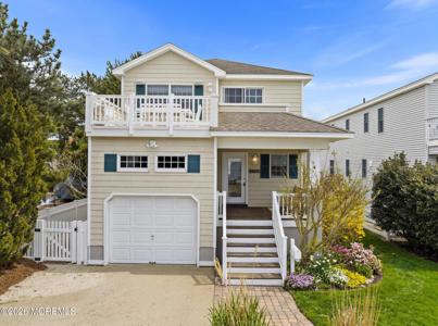 4 E Goldsborough Avenue