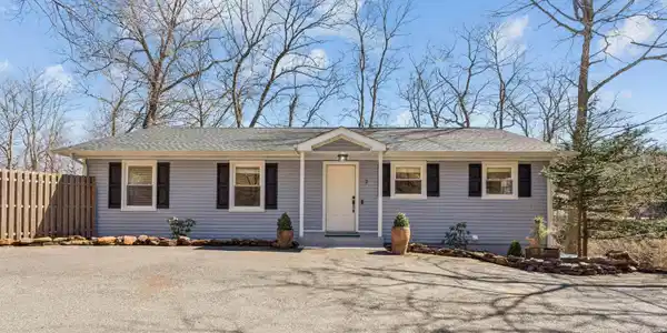 2 N Peak Street