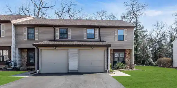 115 Carriage Lane