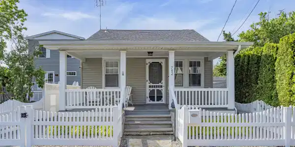 742 Leroy Place