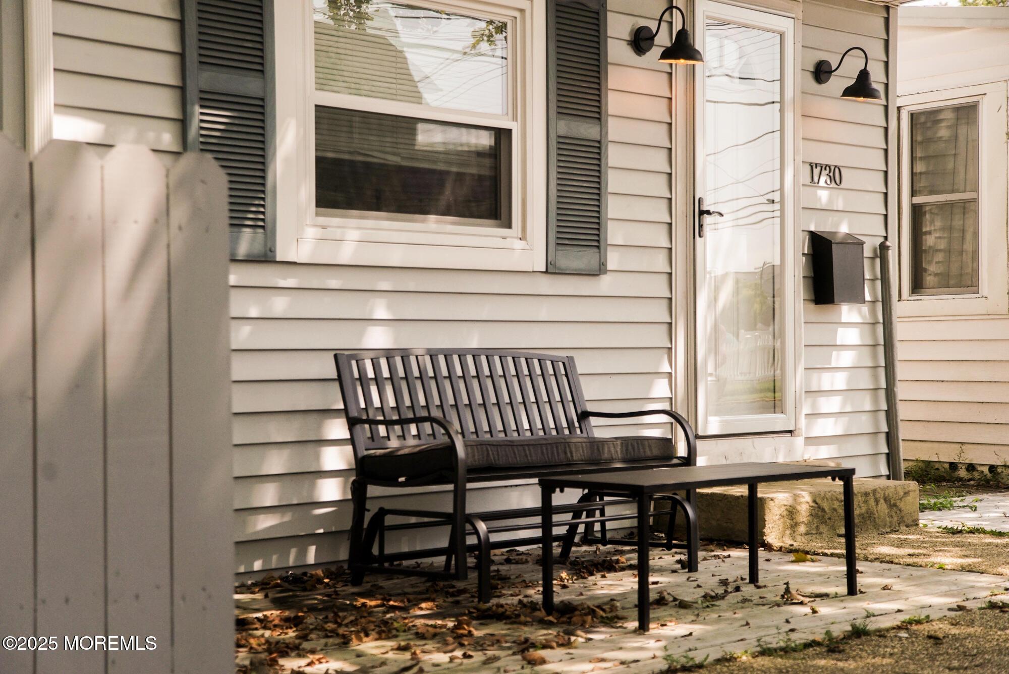 Image 1: 1730_Front01