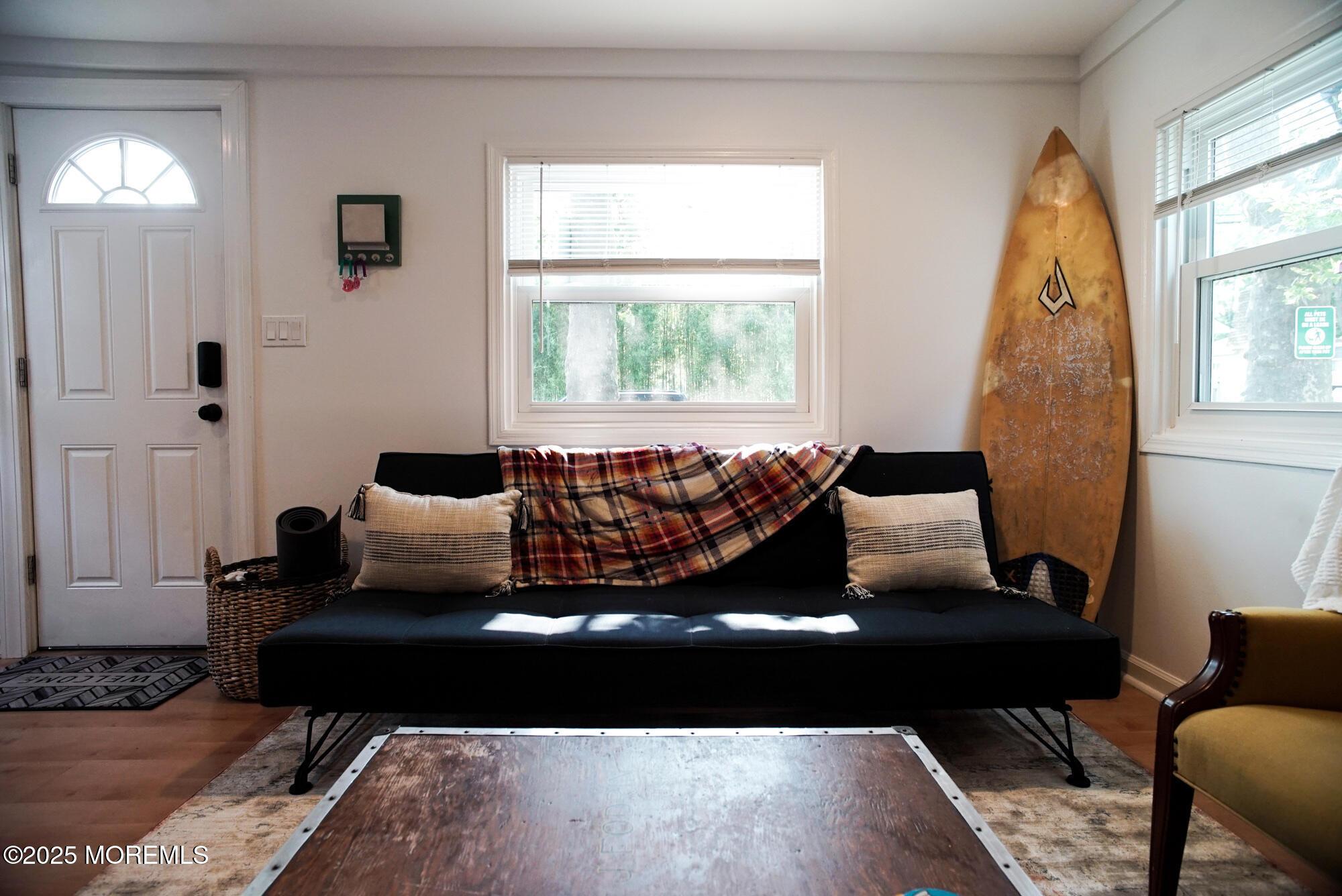 Image 2: 1730_LivingRoom02