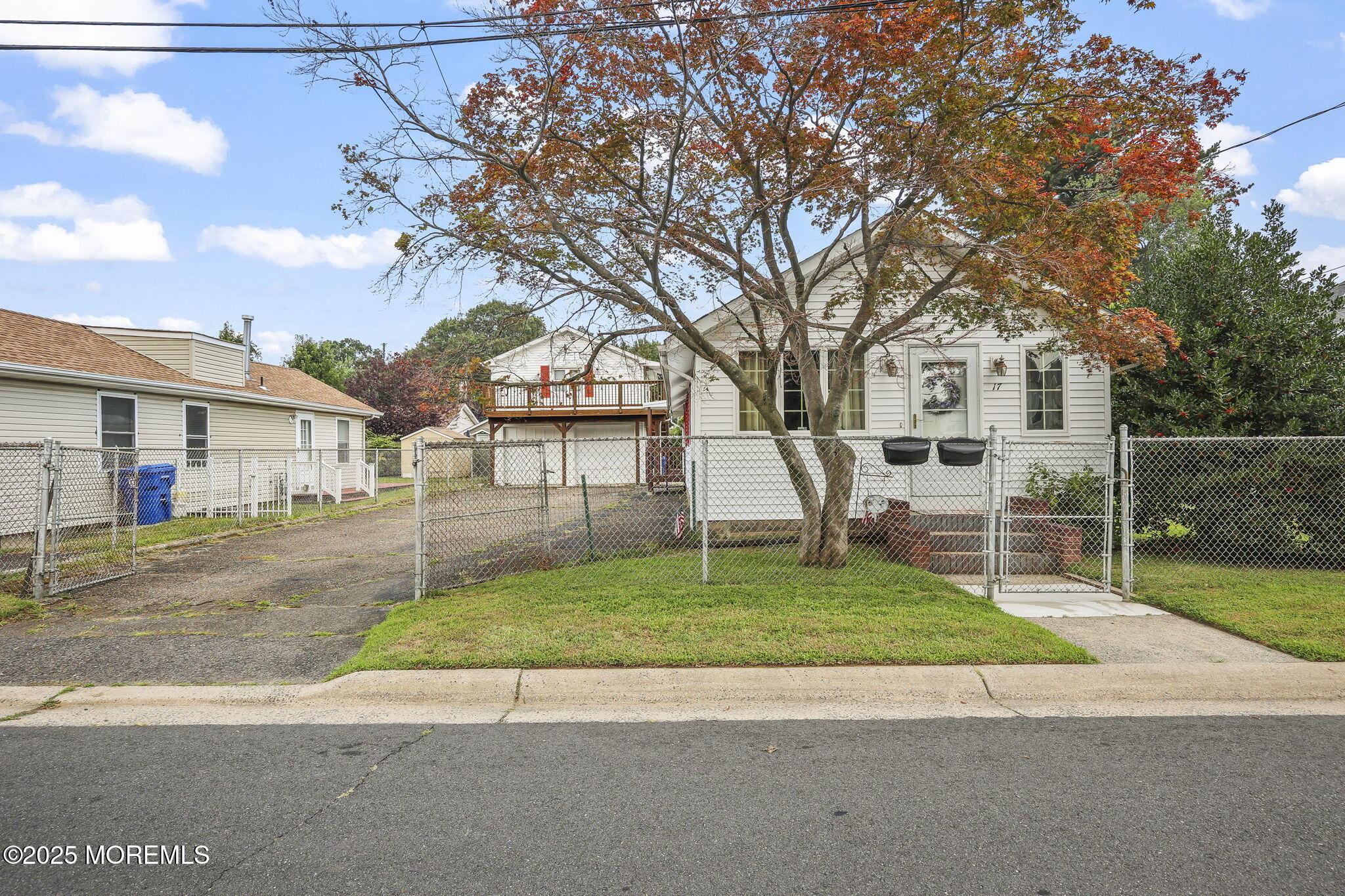 Image 3: 17 Cedar Ave