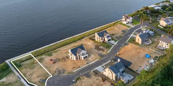 16 Brant Drive
