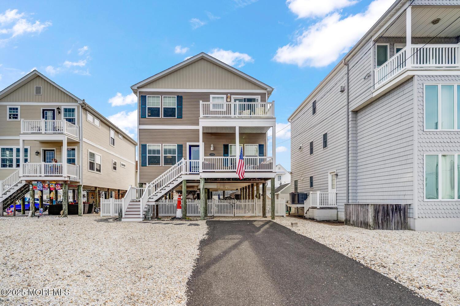 Image 1: 1533 S Bayview Ave Seaside-large-001-010