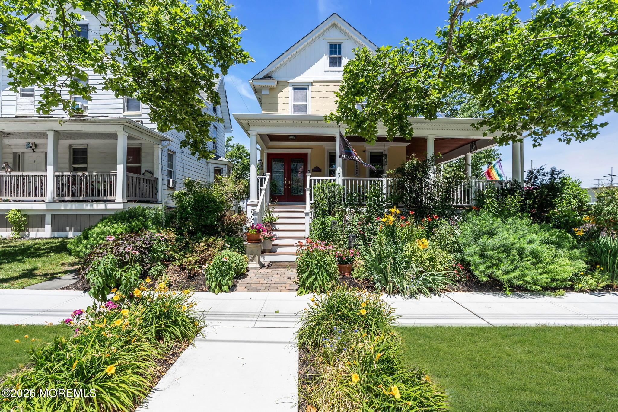 Image 3: 927 MONROE STREET