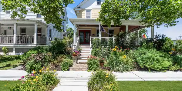 Image 3: 927 MONROE STREET