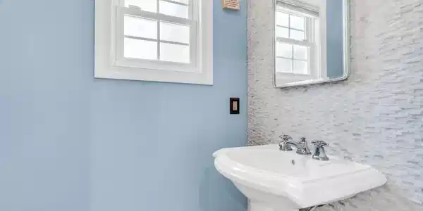 Image 4: Half bath