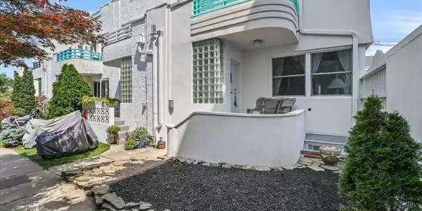 5 Deal Lake Court