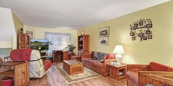 Image 3: 4