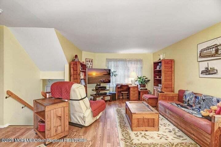 Image 4: 5