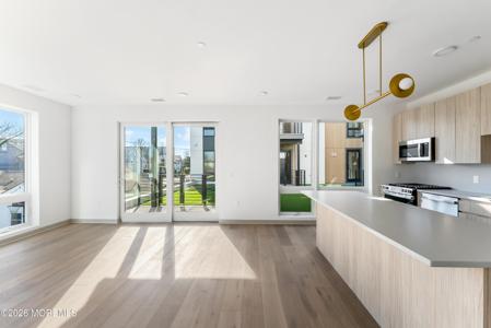 665 2nd Avenue Unit 211