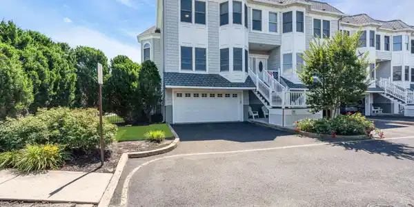 Image 2: 4-web-or-mls-DSC05509-1