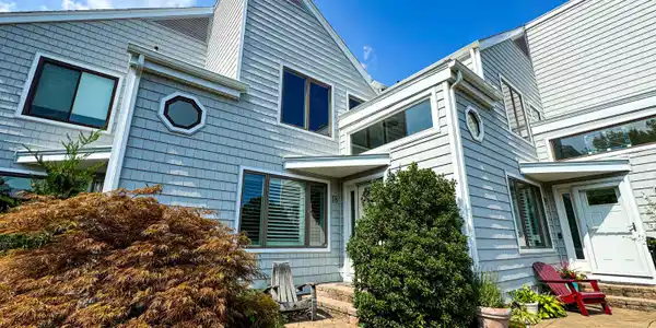 9 Bridgewaters Drive Unit 18