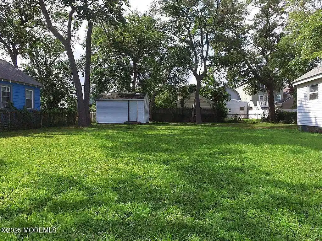 Image 1: land photo 1