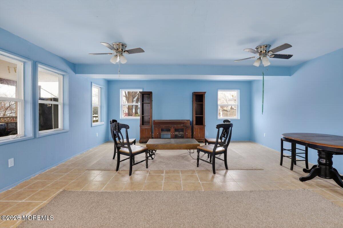 Image 2: Family Room 4