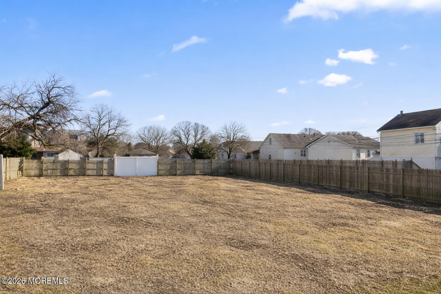 Image 2: ee3422c0-c4b5-4de0-b76b-7bebe750b64e