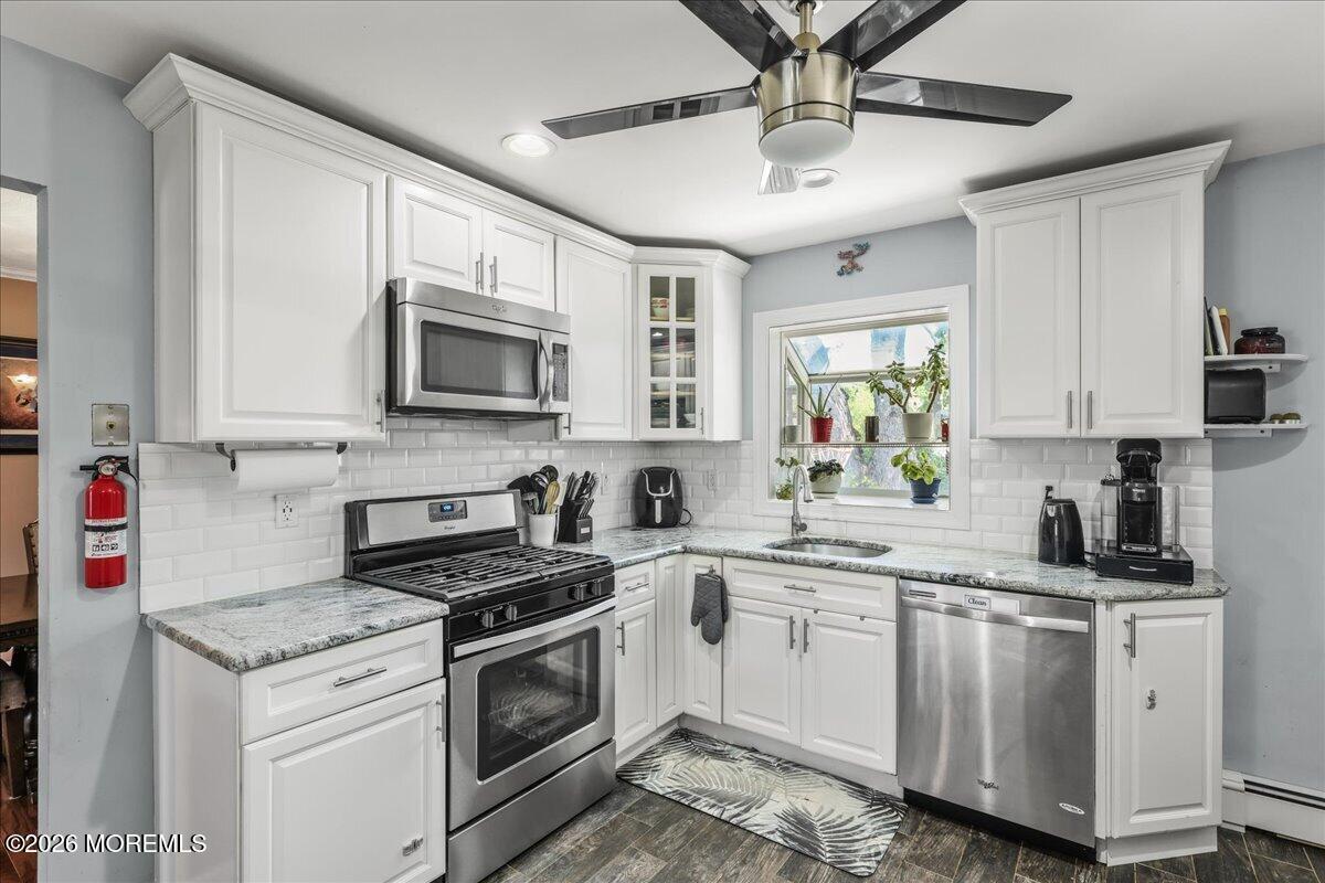 Image 4: 11-Kitchen