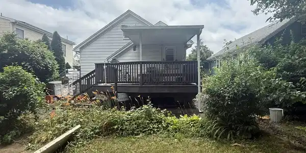 Image 2: Spacious rear yard for entertainments.