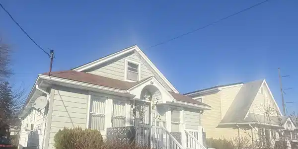 Image 3: Front