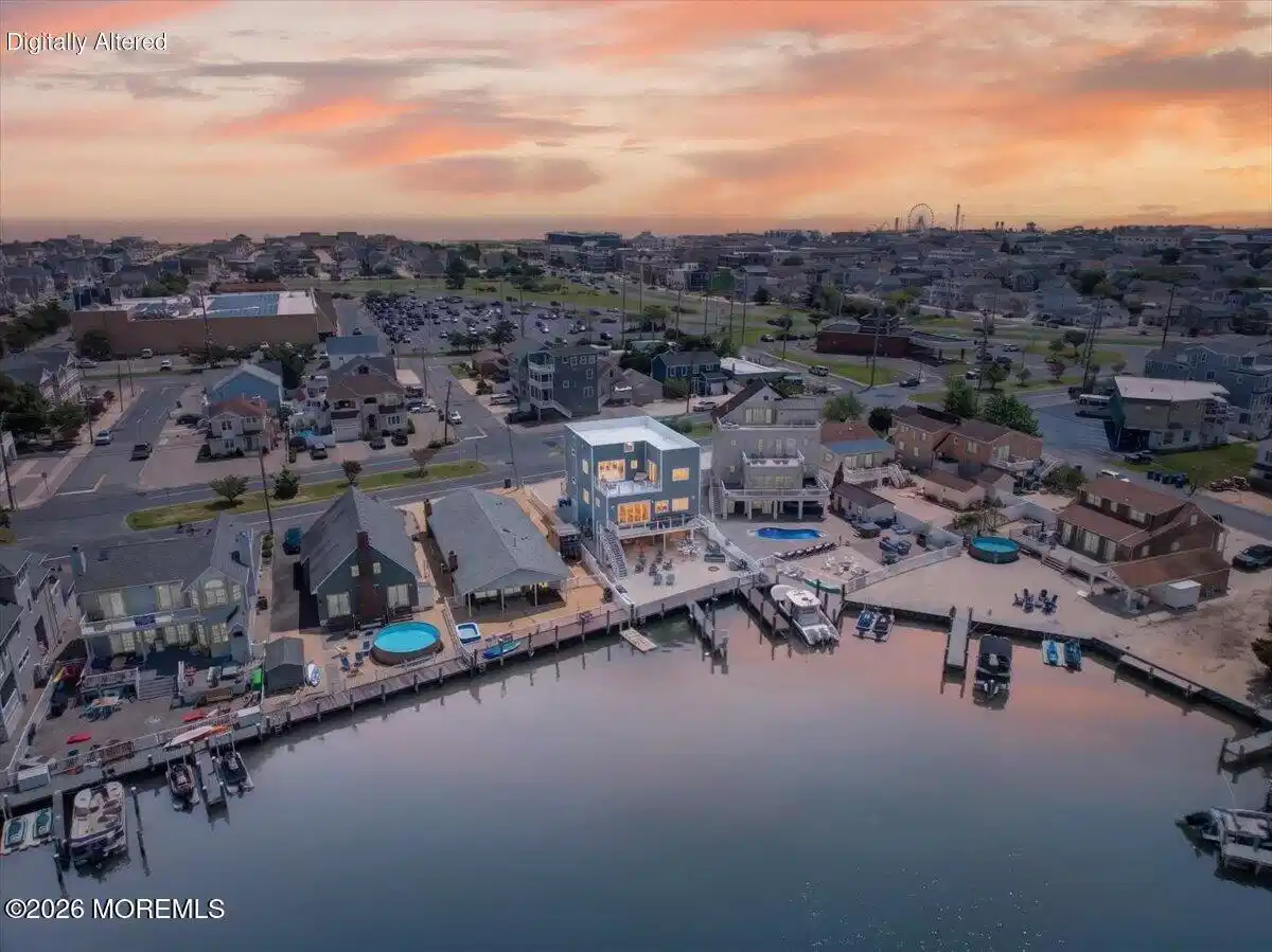 Image 1: 1-DJI_0175_twilight 2