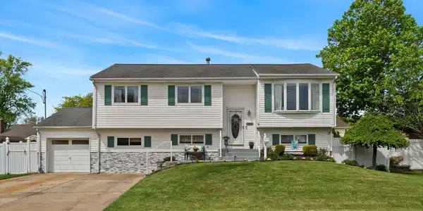 18 Lake Avenue