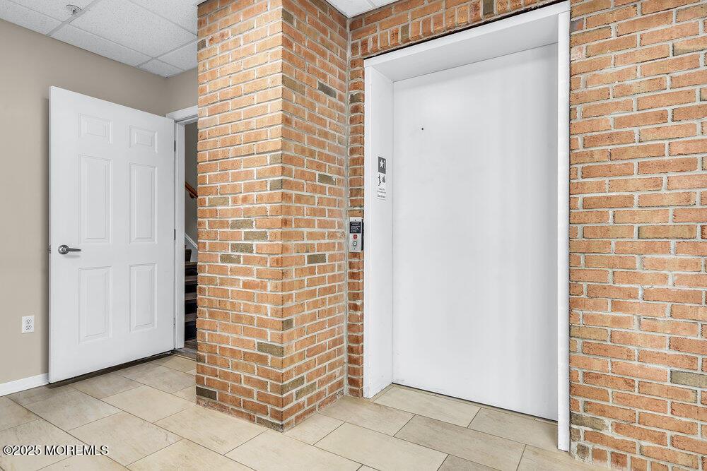 Image 4: Interior Entry